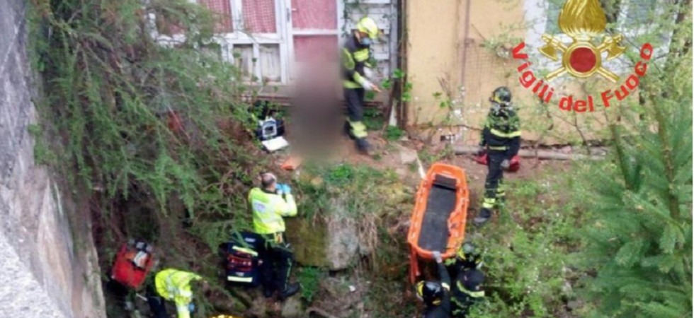 Viene sbalzato dal trattore e precipita nel torrente da 8 metri di altezza, momenti di paura per un 25enne in val Camonica